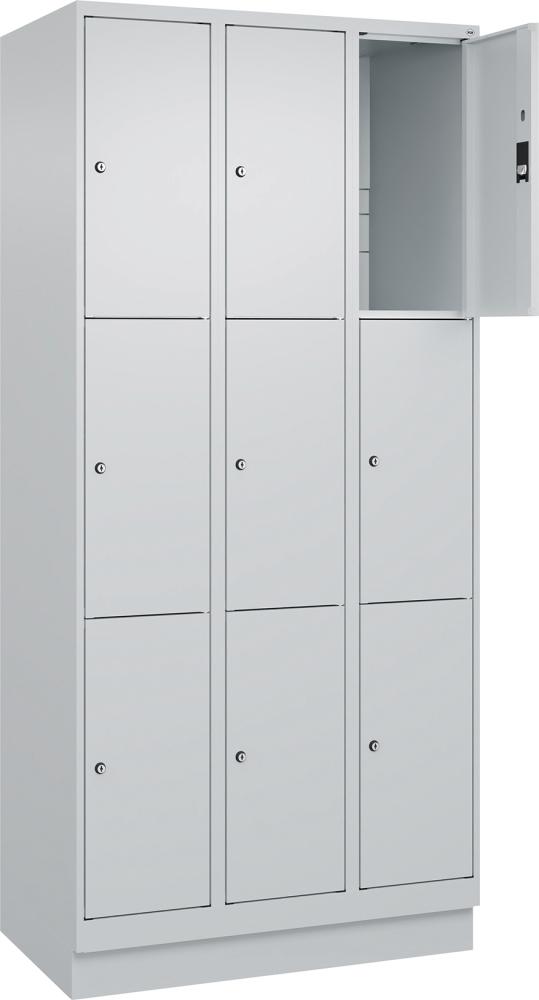 Fächerschrank CLASSIC B900xT500xH1950 mm RAL 7035/7035, 3x3 Fächermit 100 mm hohem Sockel