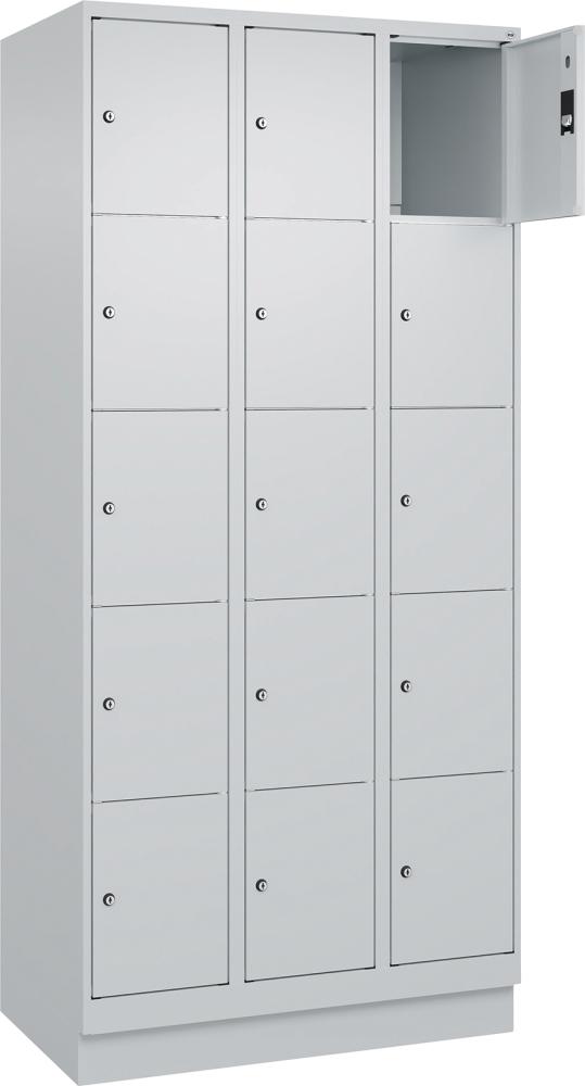 Fächerschrank CLASSIC B900xT500xH1950 mm RAL 7035/7035, 3x5 Fächermit 100 mm hohem Sockel